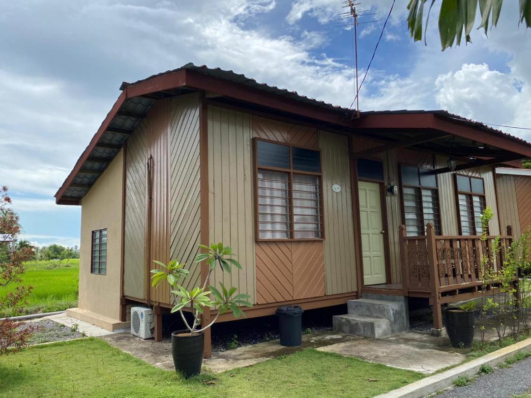 Tamteh Homestay Ayer Hitam エクステリア 写真