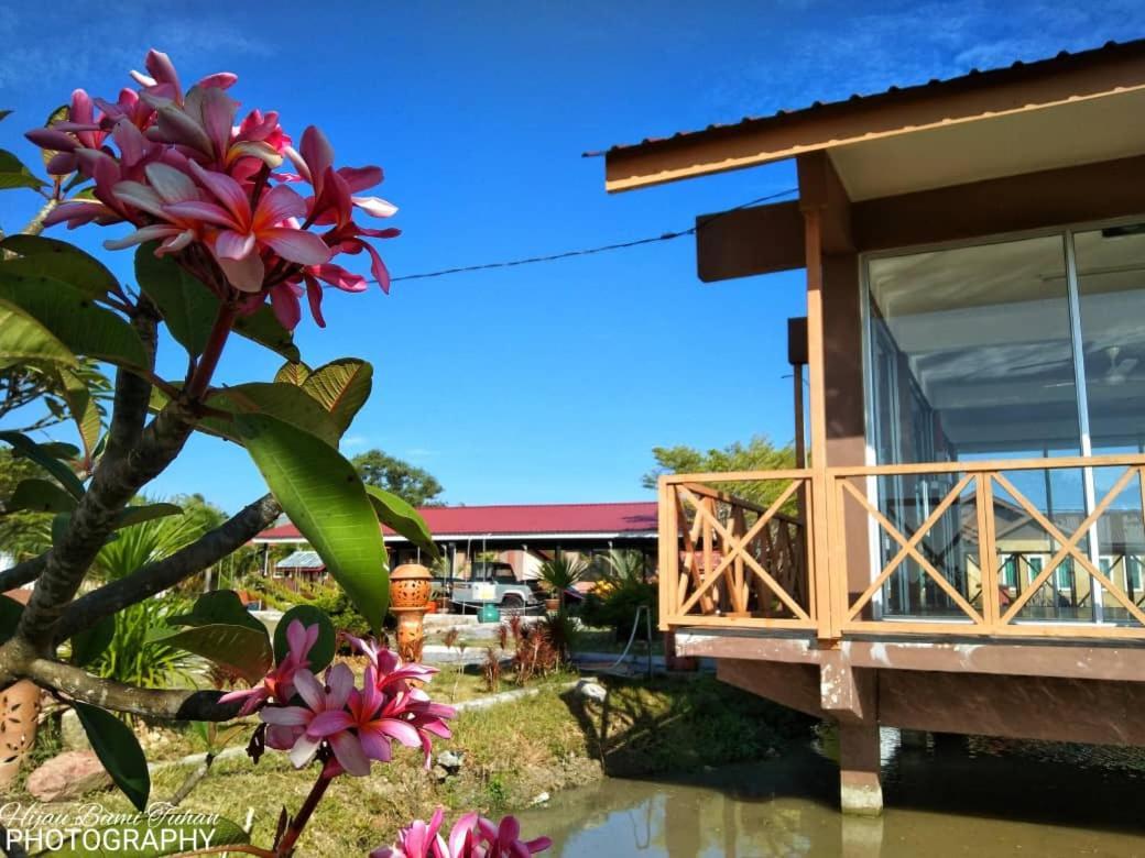 Tamteh Homestay Ayer Hitam エクステリア 写真